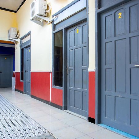SPOT ON 2473 Buana Jaya Guest House Cilacap Bagian luar foto