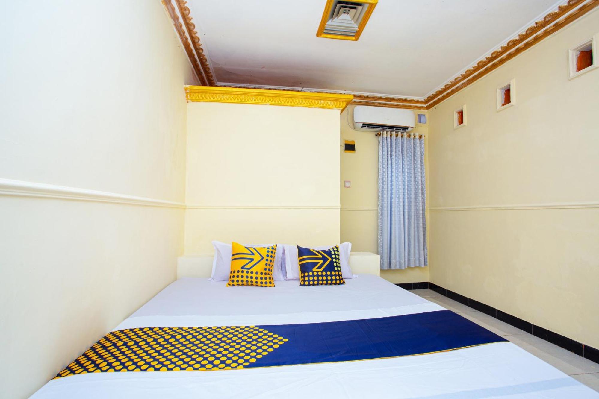 SPOT ON 2473 Buana Jaya Guest House Cilacap Bagian luar foto