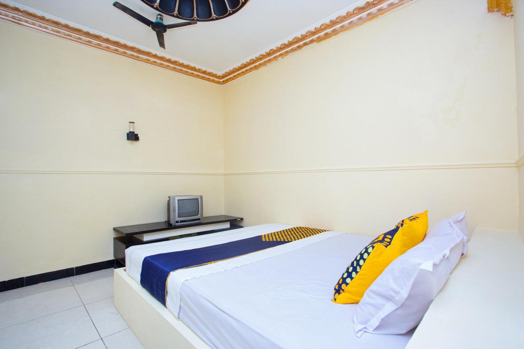 SPOT ON 2473 Buana Jaya Guest House Cilacap Bagian luar foto