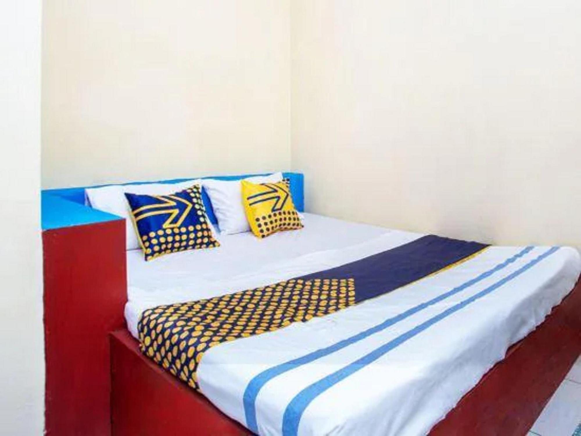 SPOT ON 2473 Buana Jaya Guest House Cilacap Bagian luar foto