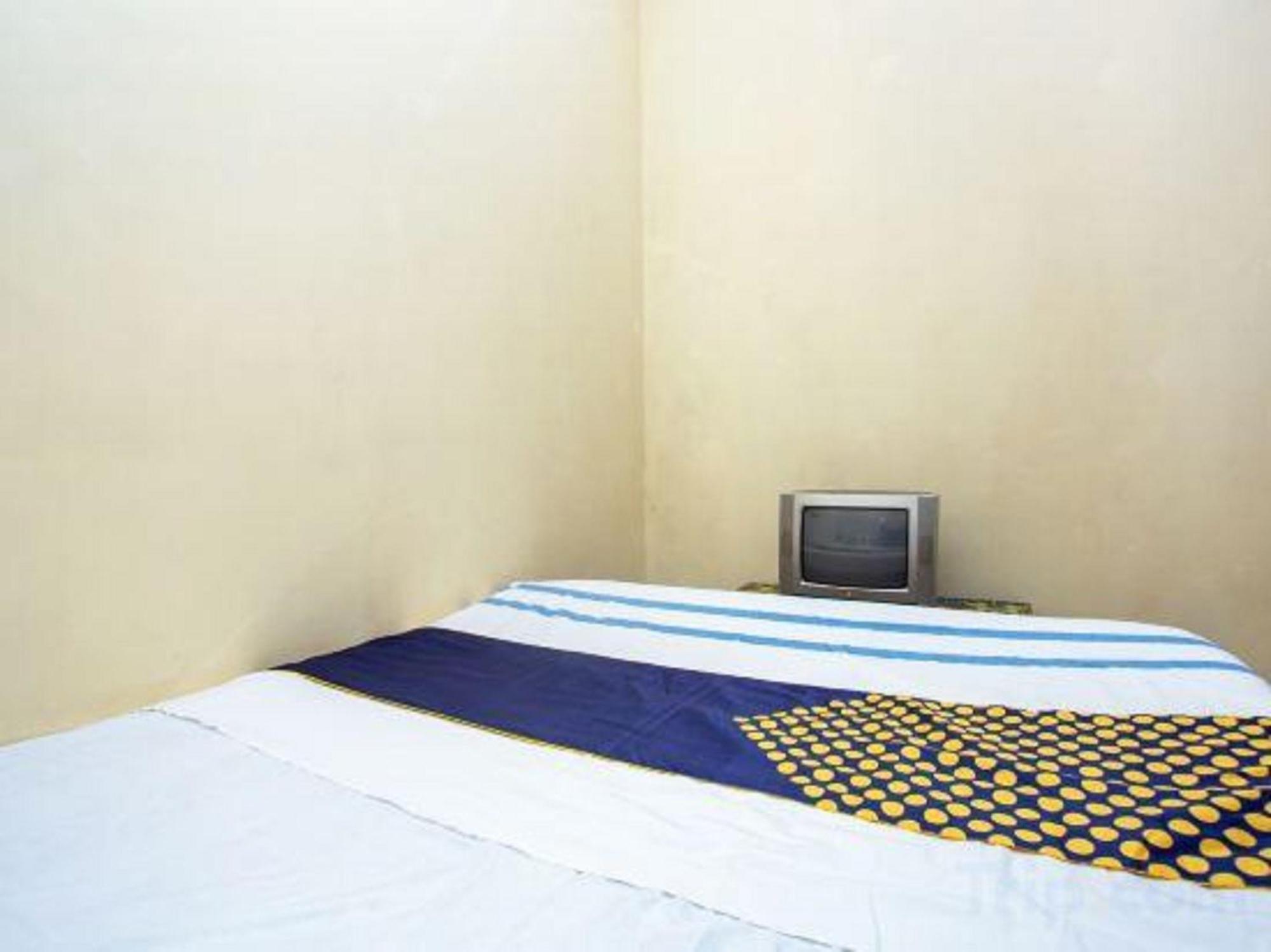 SPOT ON 2473 Buana Jaya Guest House Cilacap Bagian luar foto