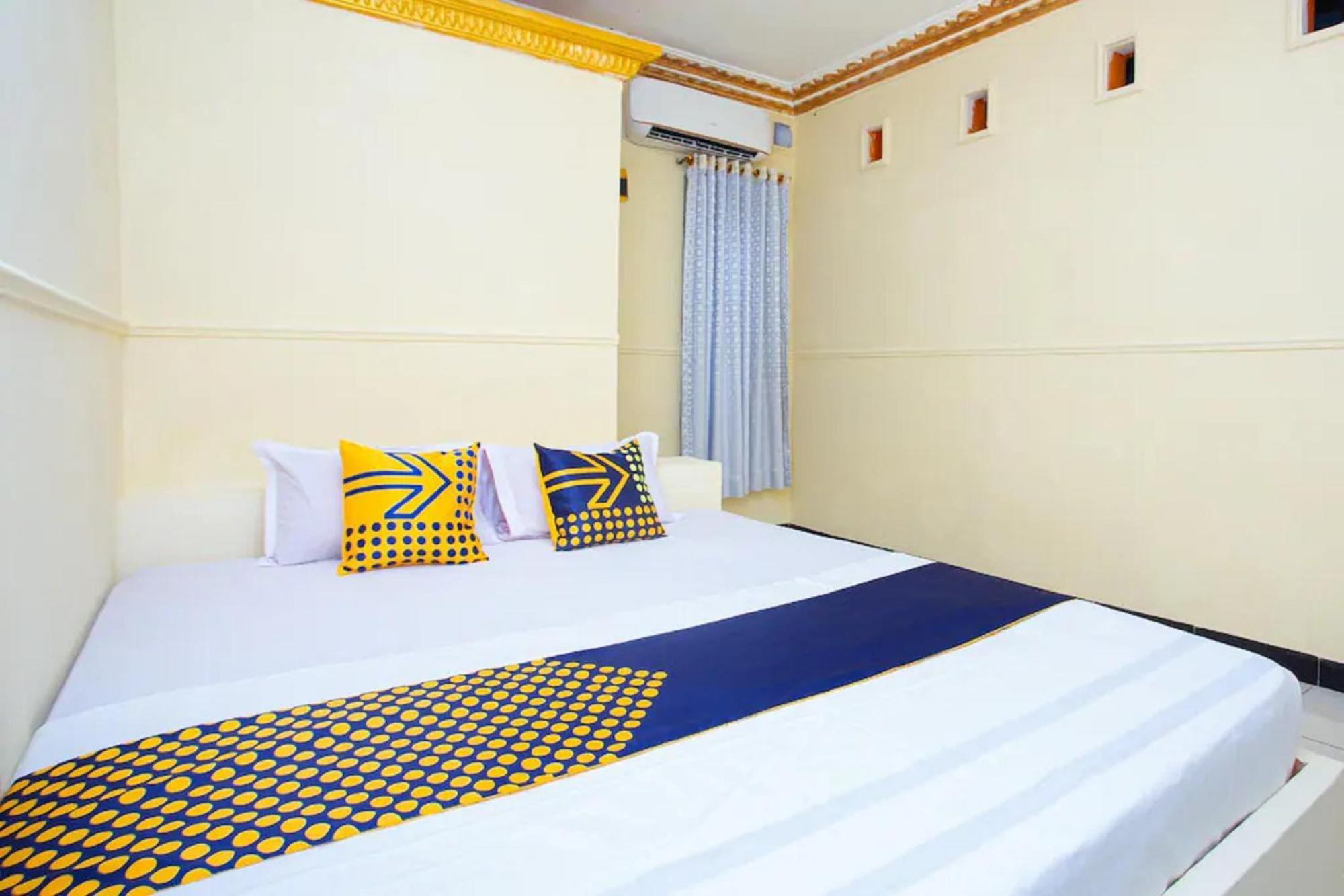 SPOT ON 2473 Buana Jaya Guest House Cilacap Bagian luar foto